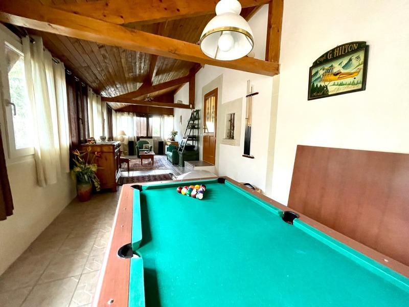 Maison - 225 m² - 9 pièces