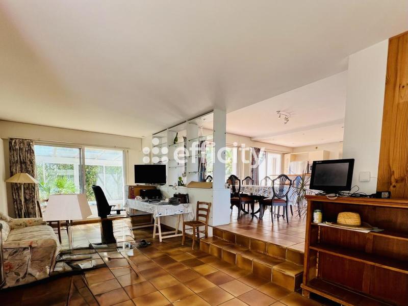 Maison - 830 m² - 14 pièces