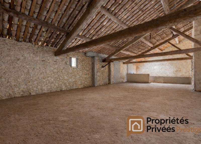 Propriété - 202 m² - 6 pièces