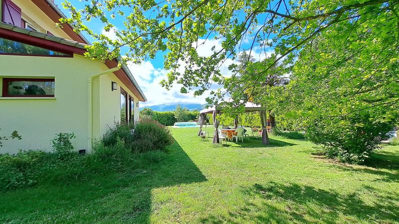 Demeure - 247 m² - 9 pièces