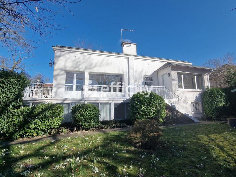 Maison - 181 m² - 7 pièces