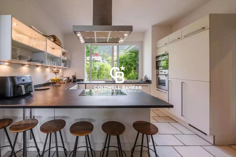 Maison - 450 m² - 7 pièces