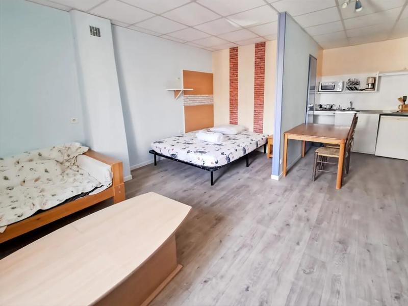 Studio - 304 m² - 8 pièces