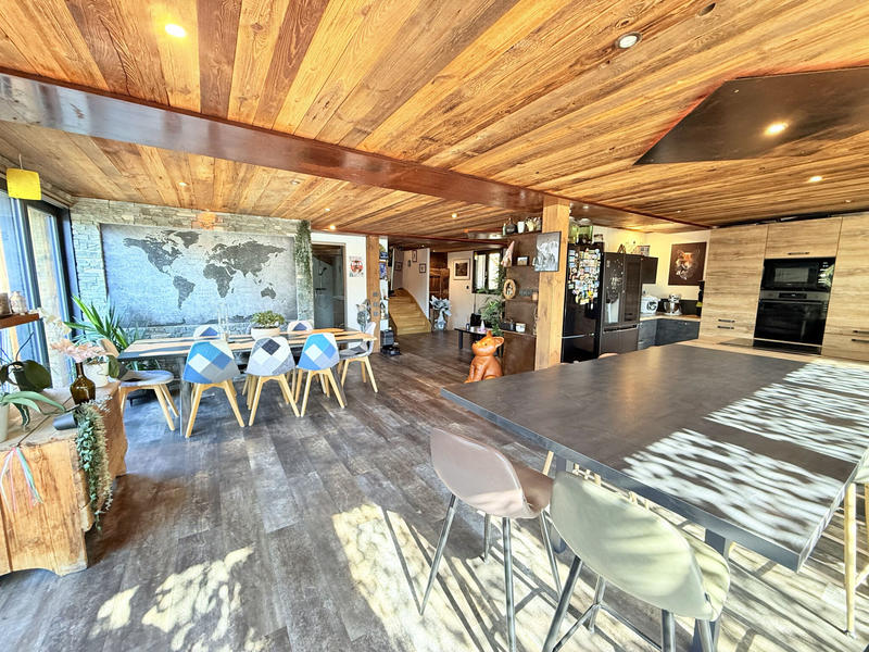 Châlet - 159 m² - 8 pièces