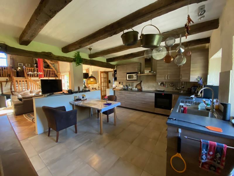 Maison - 232 m² - 7 pièces