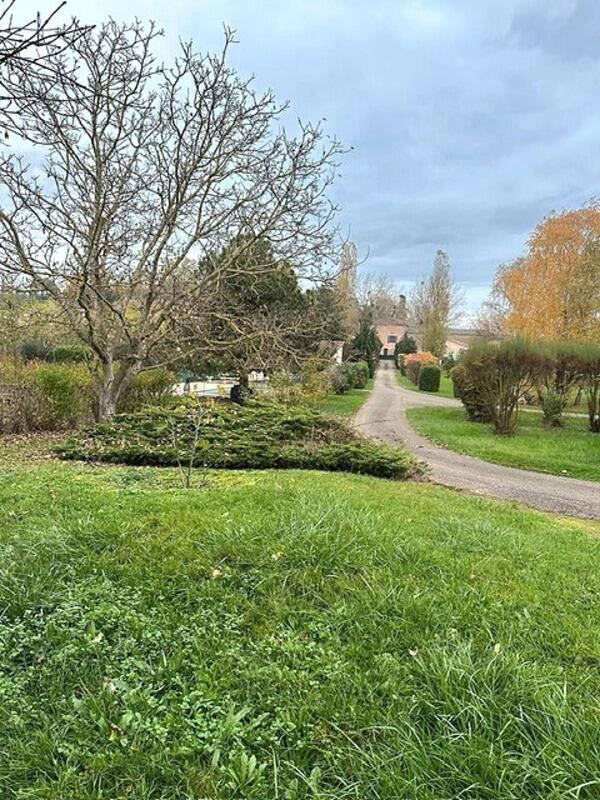 Maison - 295 m² - 12 pièces