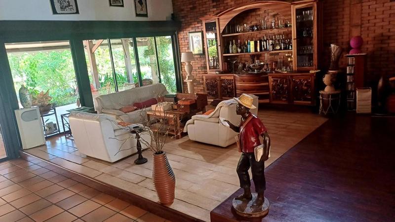 Maison - 350 m² - 6 pièces