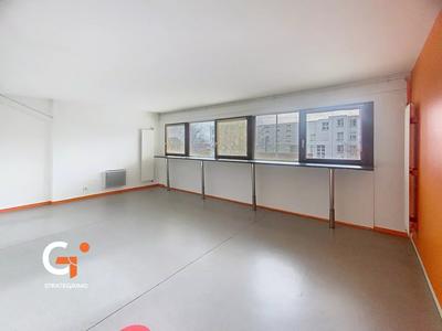 Local commercial - 238 m² - 9 pièces