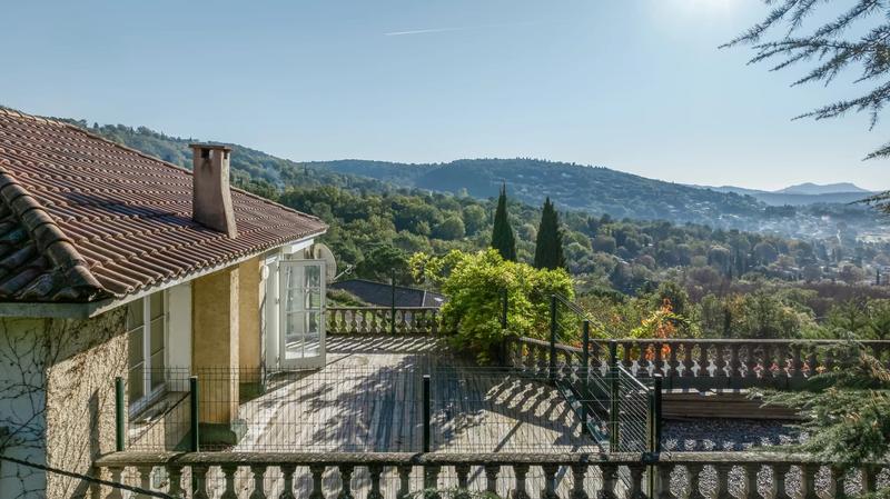 Maison - 240 m² - 10 pièces