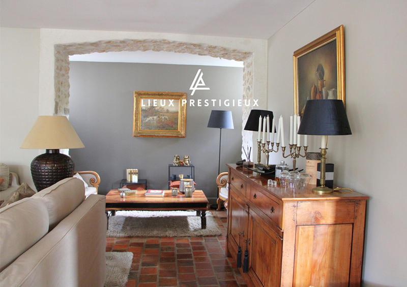 Demeure - 255 m² - 10 pièces