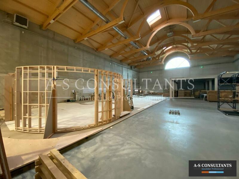 Entrepôt - 1 200 m²