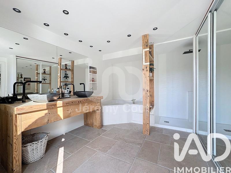 Maison - 259 m² - 10 pièces