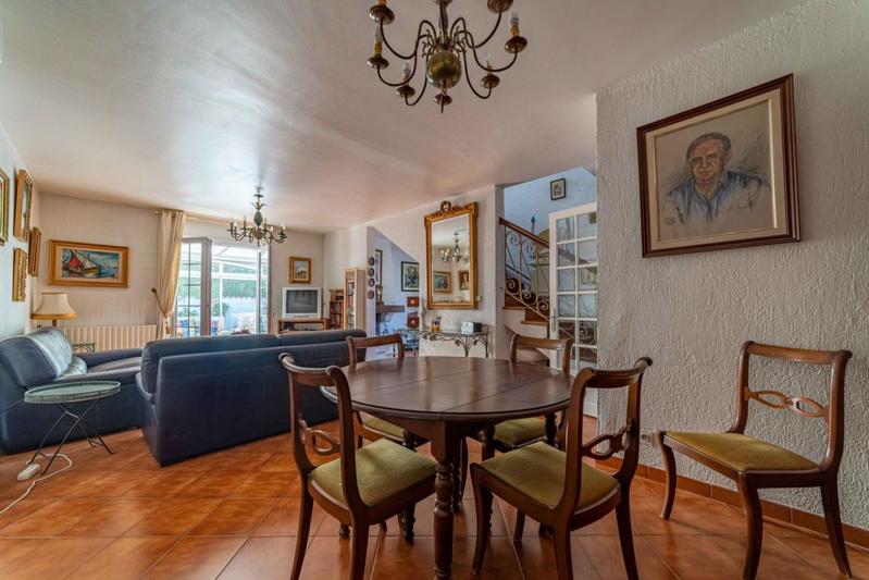 Maison - 250 m² - 9 pièces