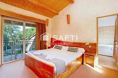 Maison - 288 m² - 12 pièces