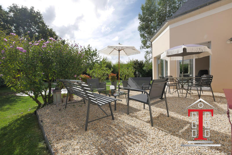 Maison - 202 m² - 8 pièces