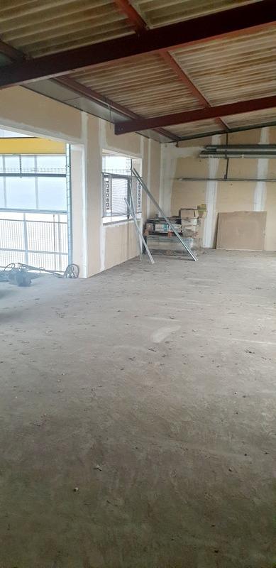 Entrepôt - 2 345 m² - 8 pièces