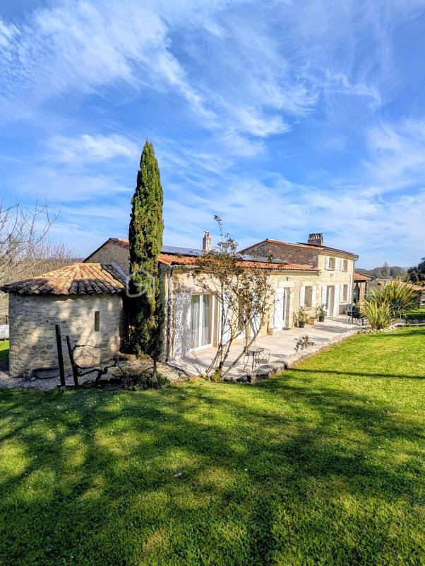 Maison en pierre - 215 m² - 7 pièces