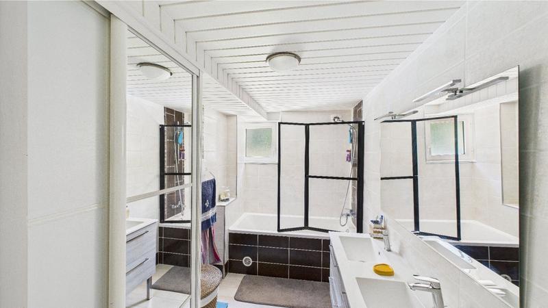 Maison - 140 m² - 6 pièces