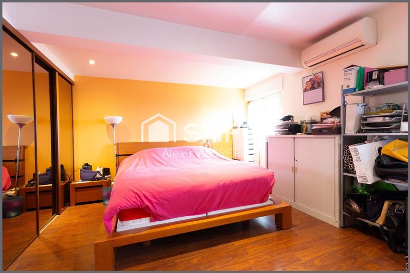 Maison - 222 m² - 12 pièces