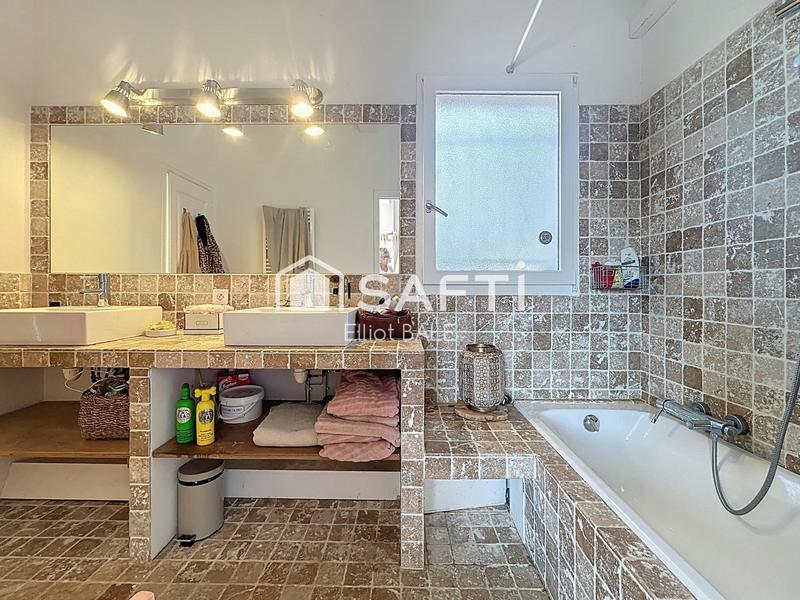 Maison - 298 m² - 10 pièces