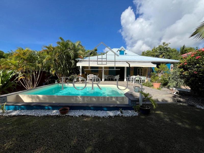 Maison - 95 m² - 5 pièces