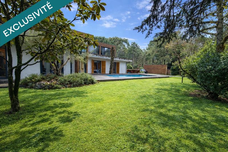 Maison - 240 m² - 6 pièces