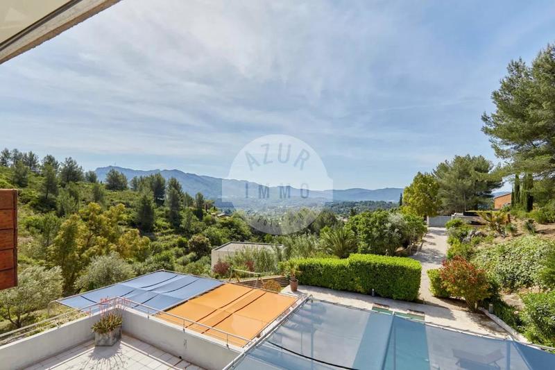 Villa - 350 m² - 6 pièces