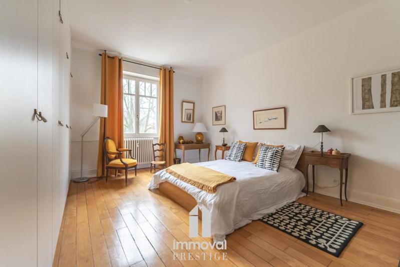 Appartement - 224 m² - 7 pièces