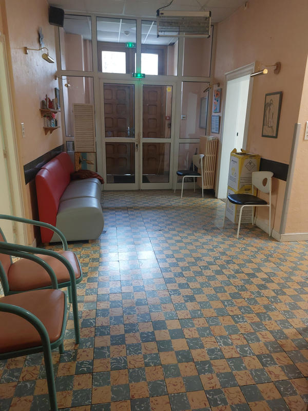 Maison - 1 083 m² - 44 pièces