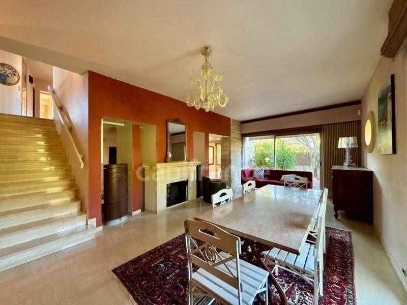 Maison - 245 m² - 10 pièces