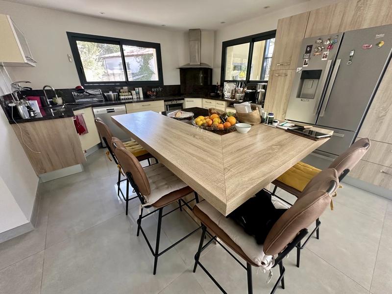 Propriété - 270 m² - 6 pièces