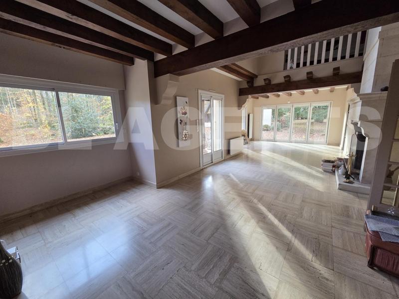 Maison - 213 m² - 7 pièces