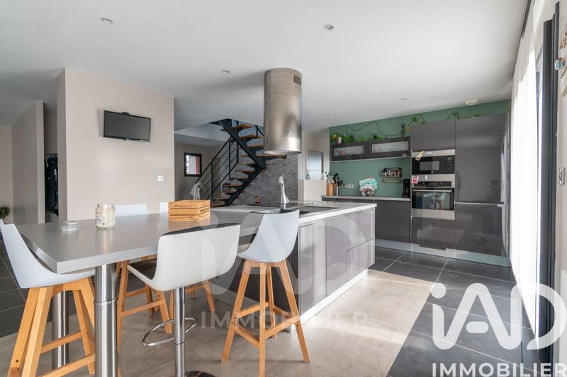 Maison - 195 m² - 6 pièces