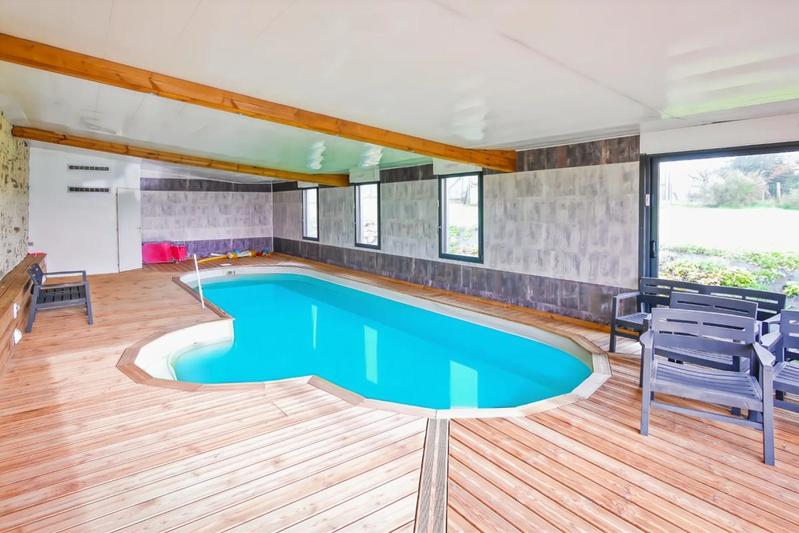 Demeure - 256 m² - 8 pièces