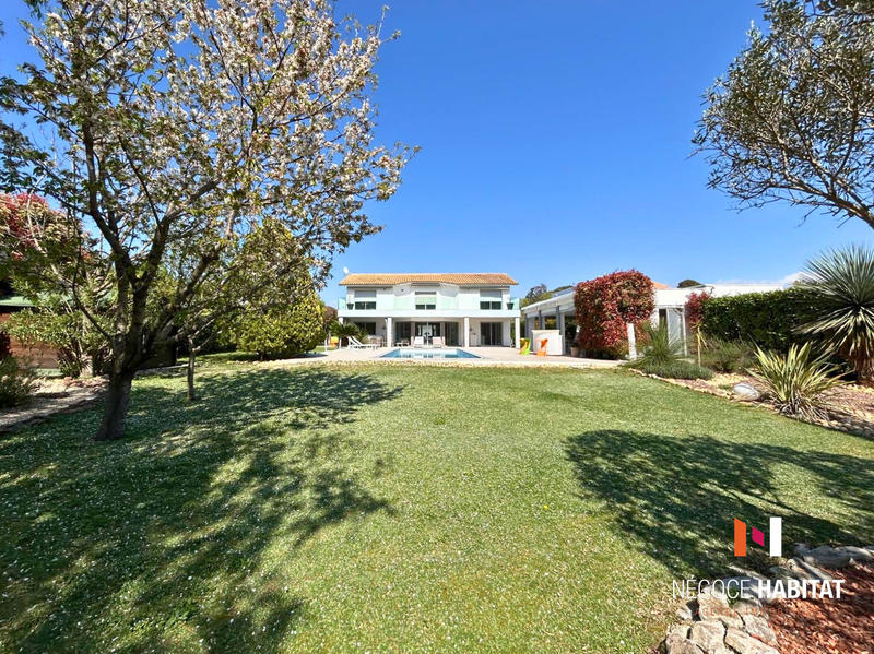 Maison - 251 m² - 6 pièces