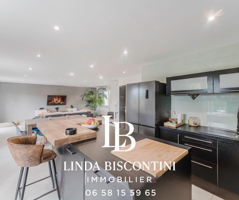 Maison - 223 m² - 7 pièces