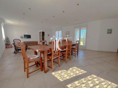 Maison - 121 m² - 5 pièces