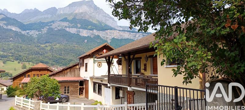 Maison - 211 m² - 10 pièces