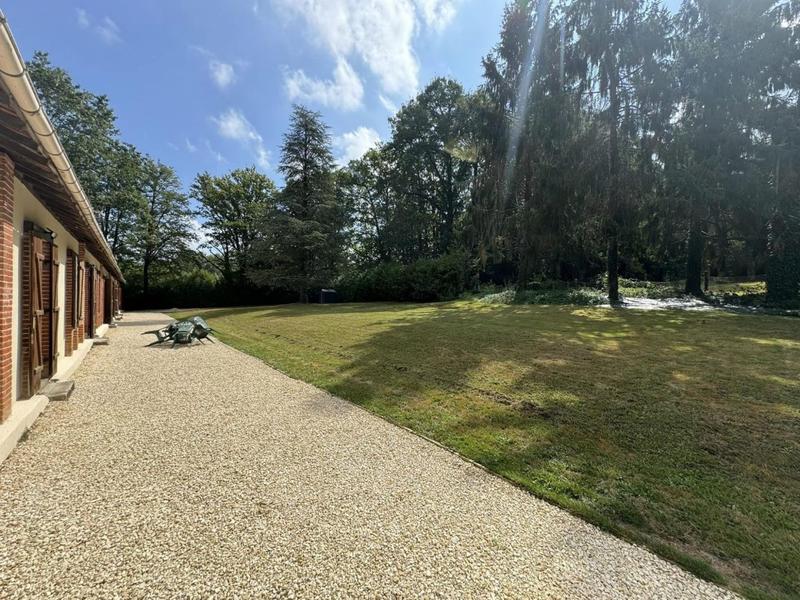 Maison - 218 m² - 12 pièces