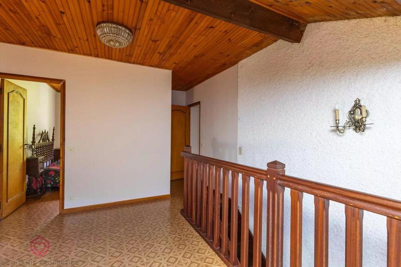 Propriété - 236 m² - 9 pièces