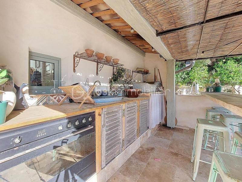 Maison - 254 m² - 8 pièces