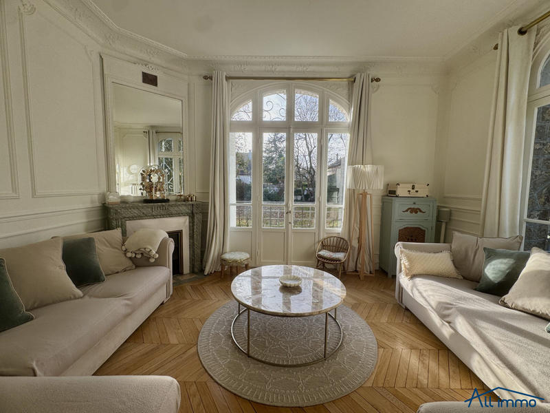 Maison - 280 m² - 7 pièces