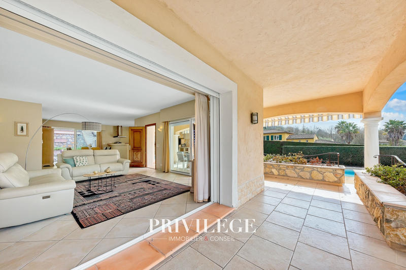 Villa - 240 m² - 8 pièces