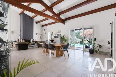 Maison - 210 m² - 5 pièces