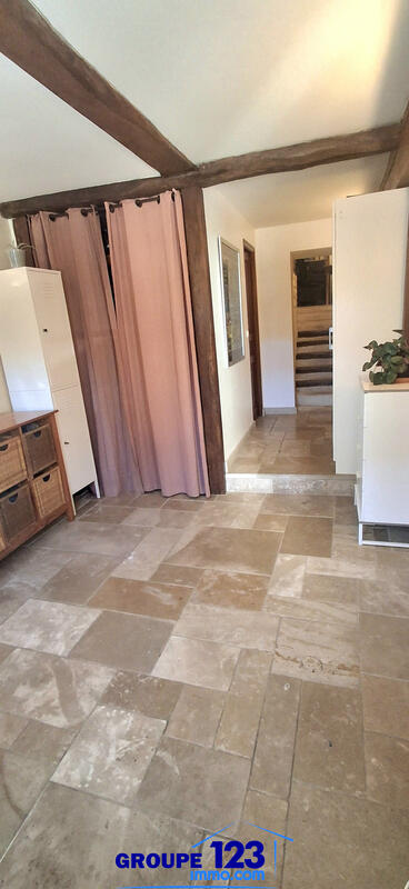 Maison - 225 m² - 9 pièces