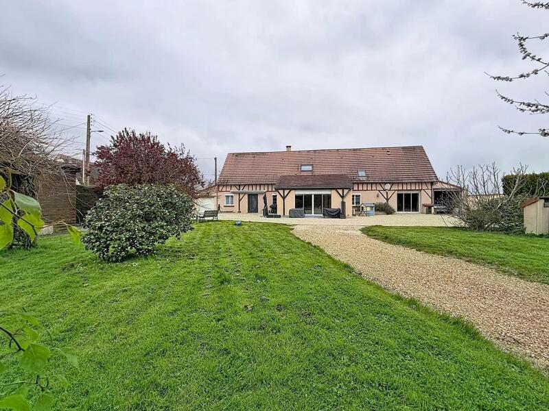 Maison - 202 m² - 8 pièces