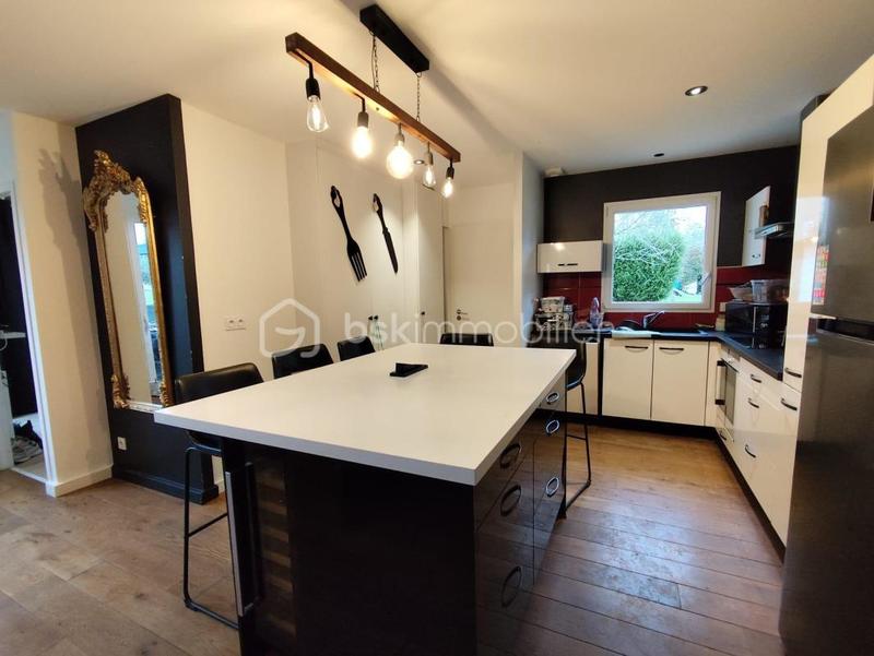 Maison - 163 m² - 8 pièces