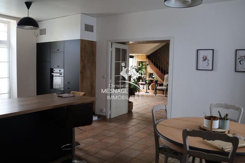 Demeure - 224 m² - 8 pièces