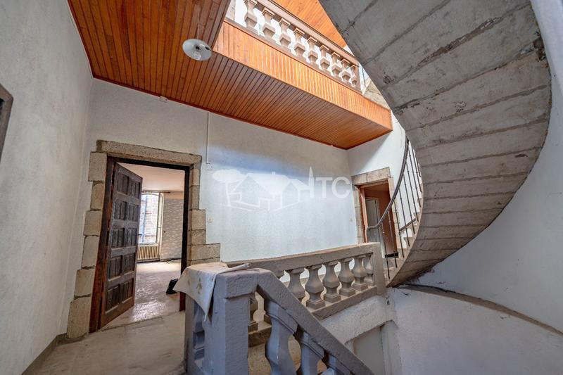 Maison - 265 m² - 12 pièces