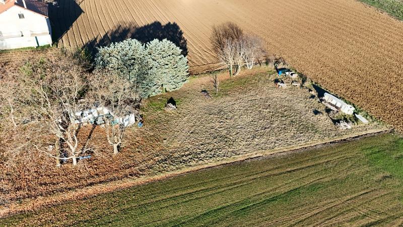 Terrain constructible - 2 105 m²